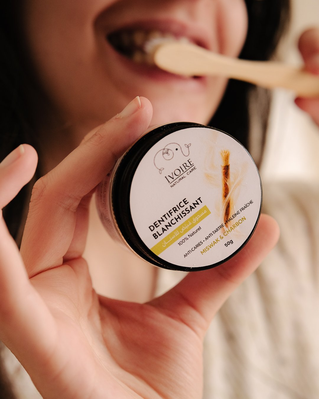 Dentifrice en poudre blanchissant miswak et charbon