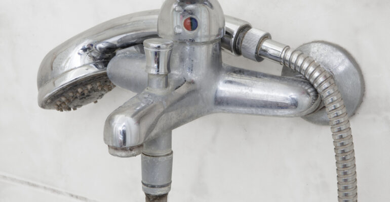 L’eau, ton ennemie cachée ? Pourquoi ta peau souffre sans que tu le saches