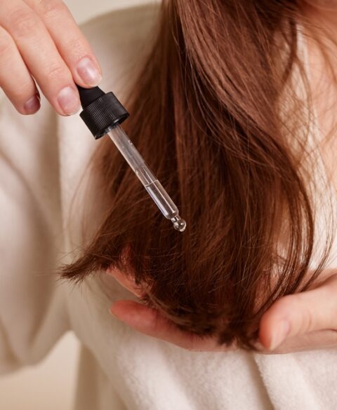 Comment j'ai trouvé le sérum capillaire parfait (sans huiles essentielles) pour mes cheveux