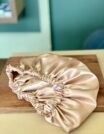 BONNET SATIN BIEGE