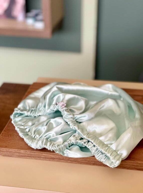 BONNET SATIN VERT CLAIR