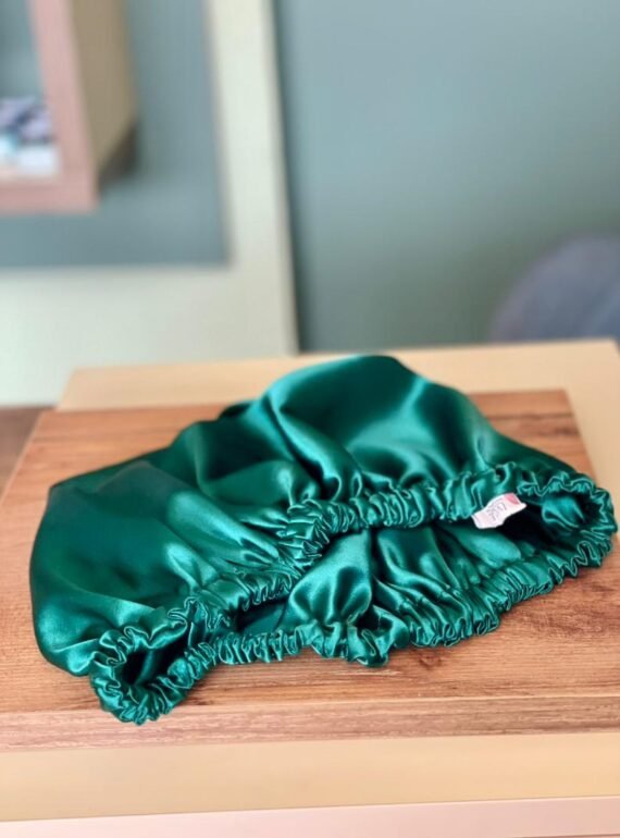 BONNET SATIN VERT FONCE